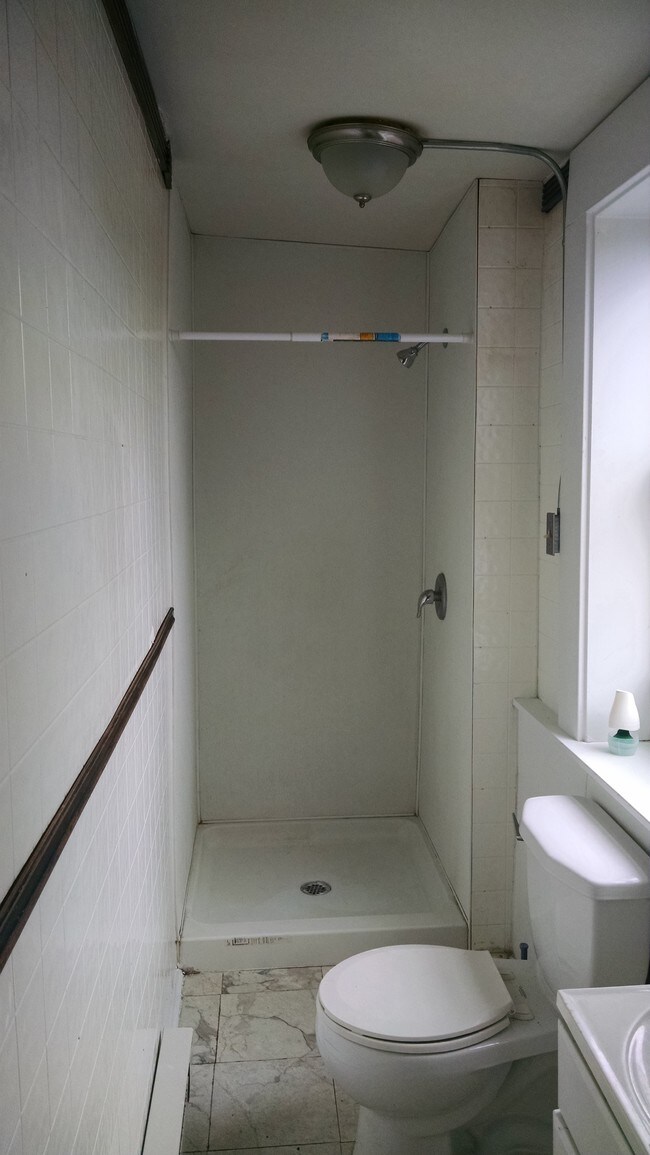 Bath - 4256 Nebraska Ave