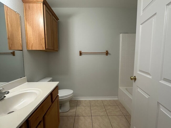 Building Photo - Ready for move in