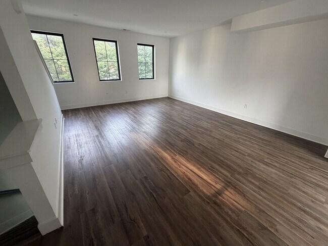 Building Photo - 355 Loeffler Ave