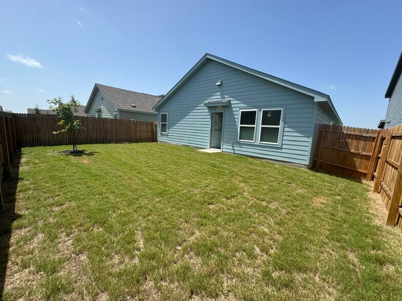 Building Photo - 1155 Barbarosa Rd