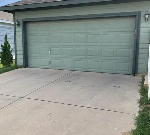 Building Photo - 11008 Dillon St