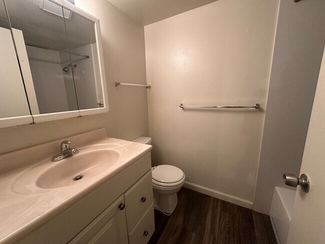 Building Photo - Updated 3 Bedroom Townhome in North Tahoe Park