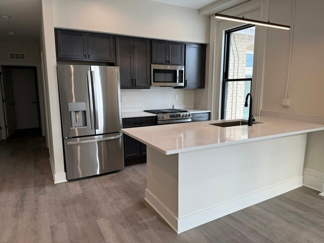 Building Photo - 106 E Erie St