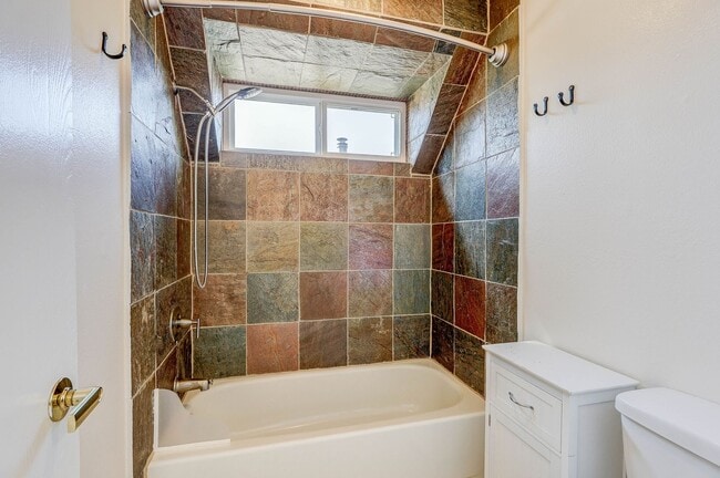 Building Photo - 3bd 2.5 bath Townhome for Rent, also on market for sale