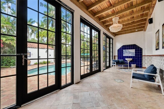 Building Photo - 1624 Granada Blvd