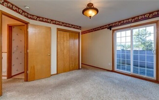 Building Photo - PRELEASING: 4 bdrm/1.5 bath house near WWU Park-N-Ride