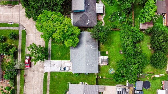 Building Photo - 11930 Ashcroft Dr