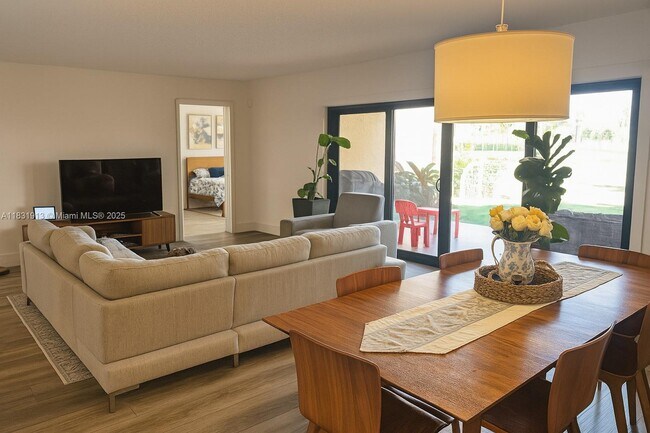Building Photo - 7441 Bay Hill Dr