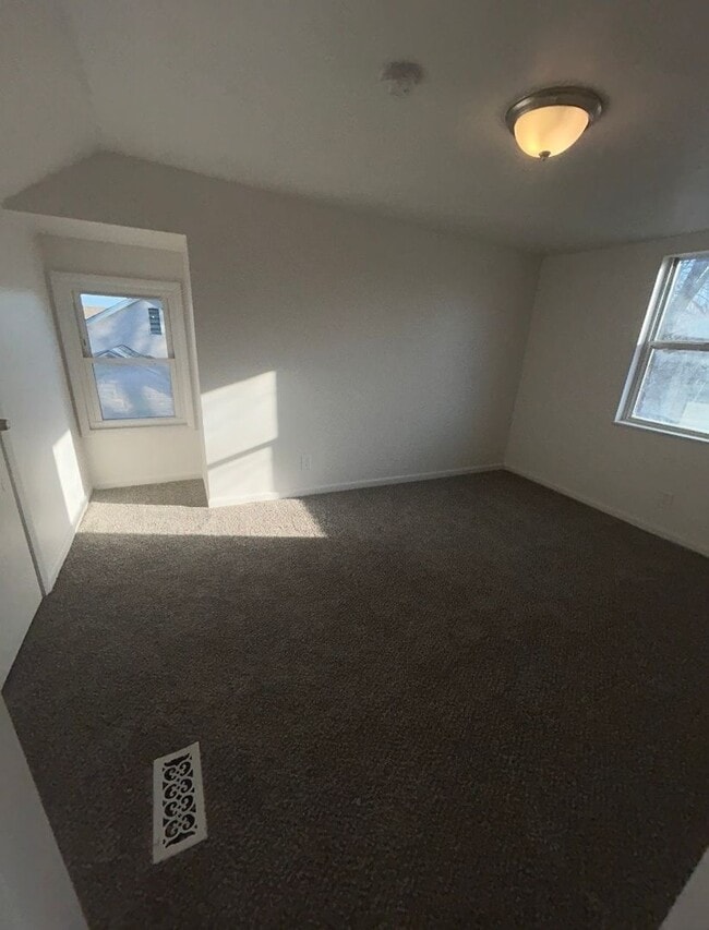 Building Photo - LIMITED TIME**1/2 OFF DEPOSIT**