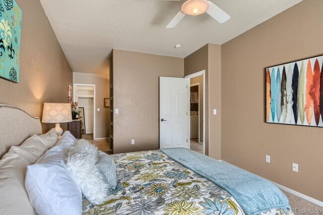 Building Photo - Fantastic 3 bed, 2.5 bath Townhome in Univ...