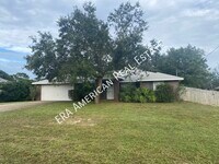 Building Photo - 1922 Everglades Dr