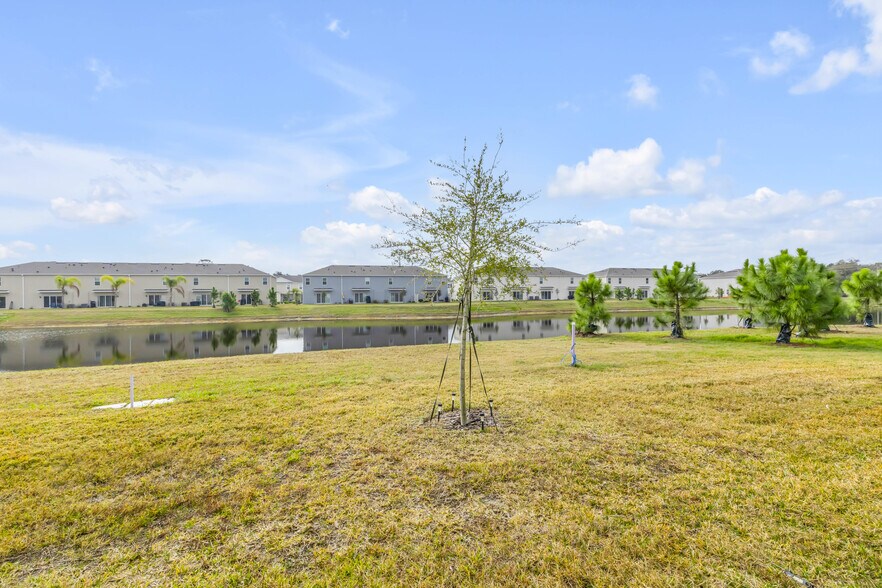 Building Photo - 2724 Silver Canoe Dr