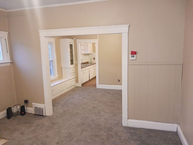 Building Photo - SECTION 8 WELCOME – Spacious 2-Bedroom wit...