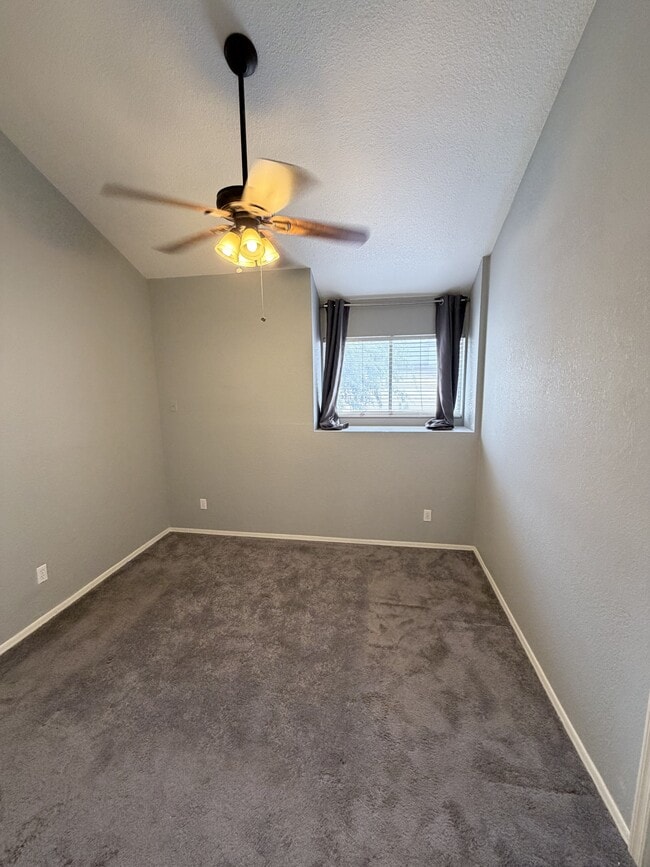 Building Photo - 2201 N Comanche Dr