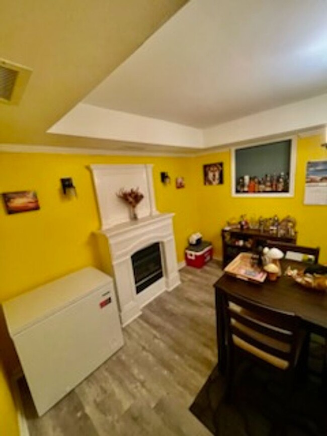Building Photo - Welcome to this fully furnished 3 bedroom,...
