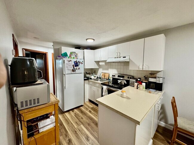 Primary Photo - 211 Malden St