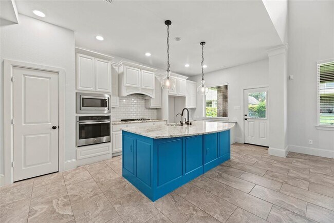 Building Photo - 30510 Hackberry Woods St