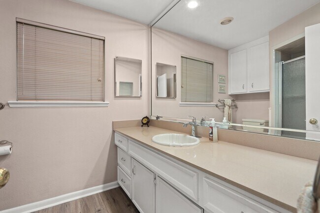 Building Photo - 11111 Sagepike Cir