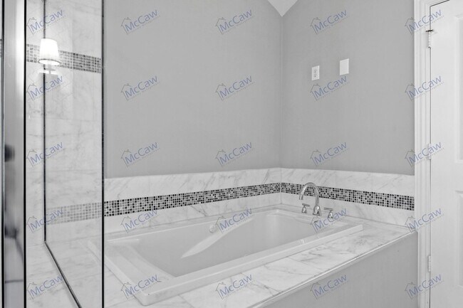 Building Photo - 857 N Glasgow Dr