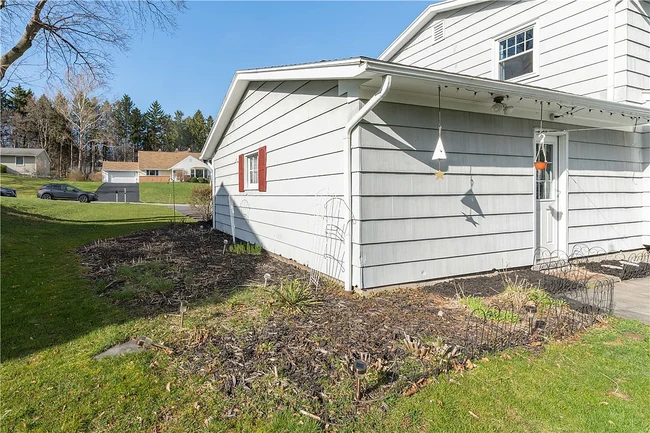 Building Photo - 19 Round Trail Dr