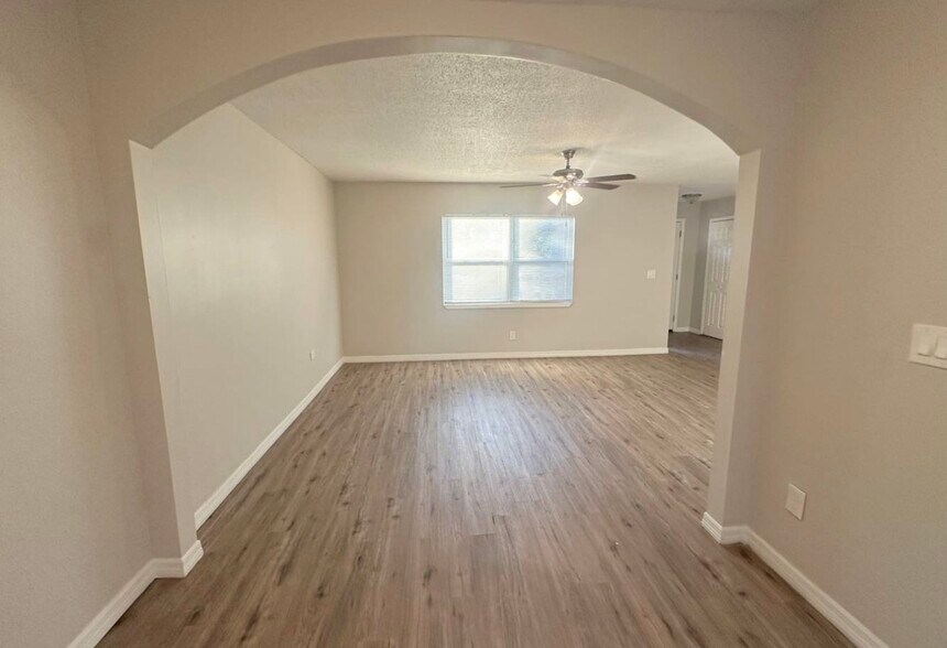 Building Photo - 520 S Perry St