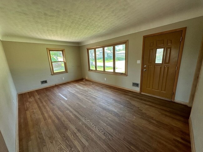 Building Photo - 401 Hilltop Rd