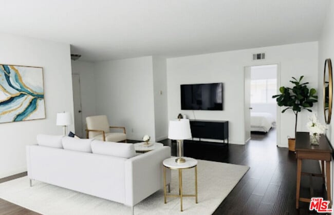 Primary Photo - 1475 S Wooster St