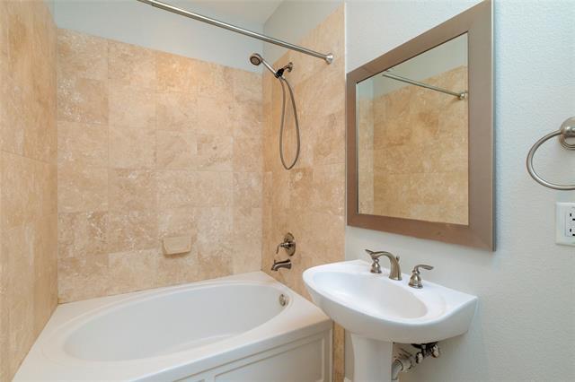 Building Photo - 724 Skyline Bluff Ct