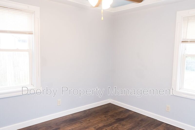 Building Photo - 604 S Cherokee St