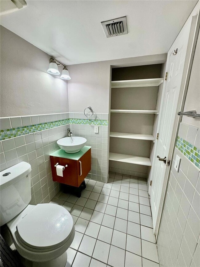 Building Photo - 3610 SW 114th Ave