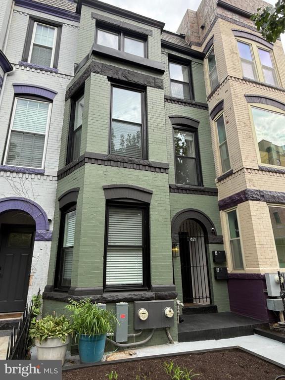 Building Photo - 821 4th St NE