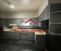 Building Photo - This spacious and stylish home offers comf...