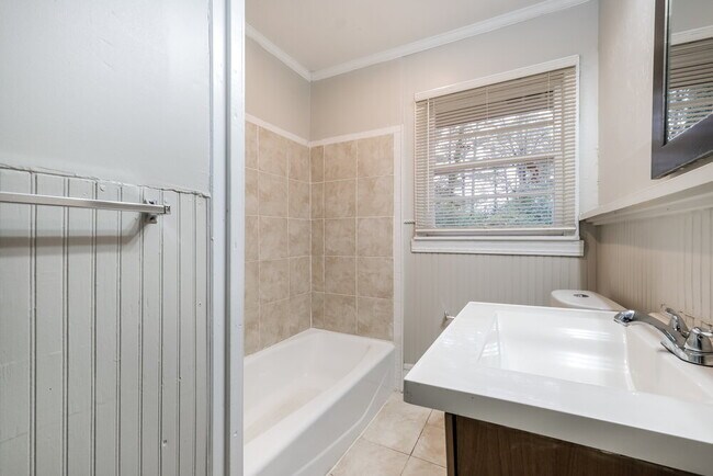 Building Photo - 1201 Valerie Woods Dr