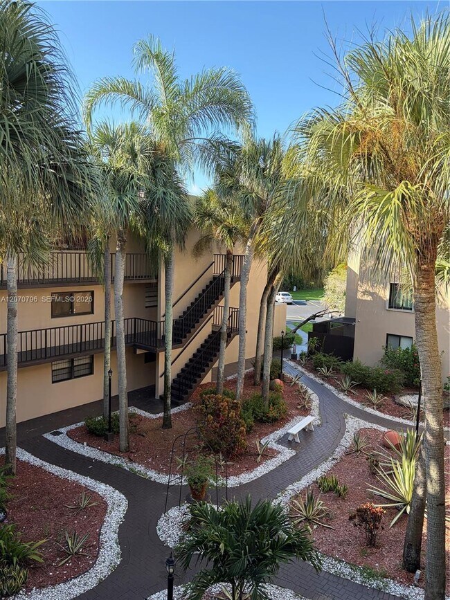 Building Photo - 10865 SW 112th Ave