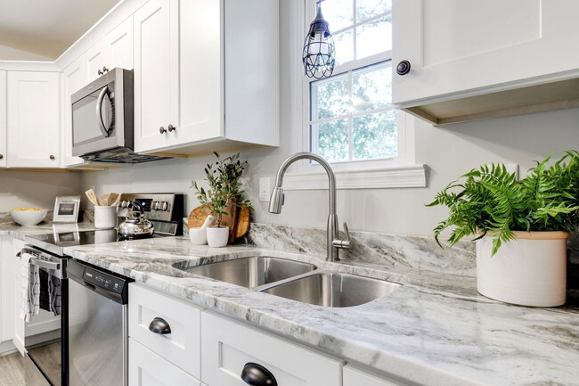 Building Photo - 15909 Dockside Ct