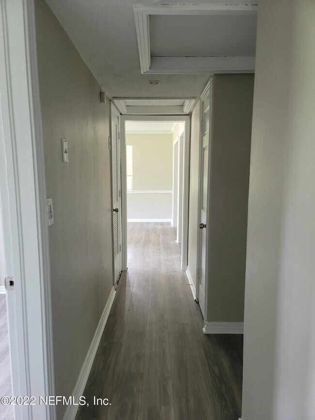 Building Photo - 6442 Ballejo Ct N