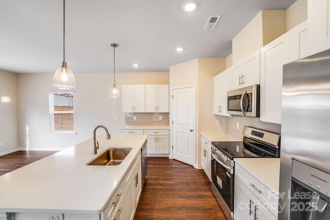 Building Photo - 2019 Sadler Wds Ln