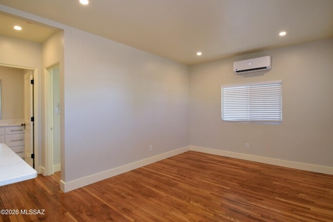 Building Photo - 130 N Cherry Ave