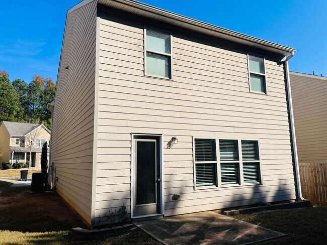 Building Photo - Wow! Check out this charming 3-bedroom, 2....