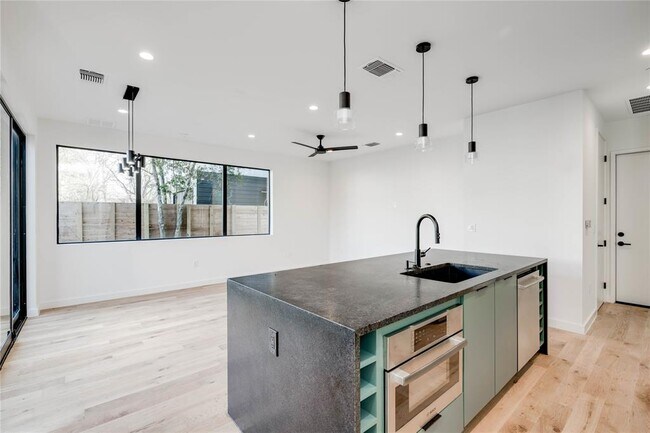 Building Photo - 1103 Cherico St