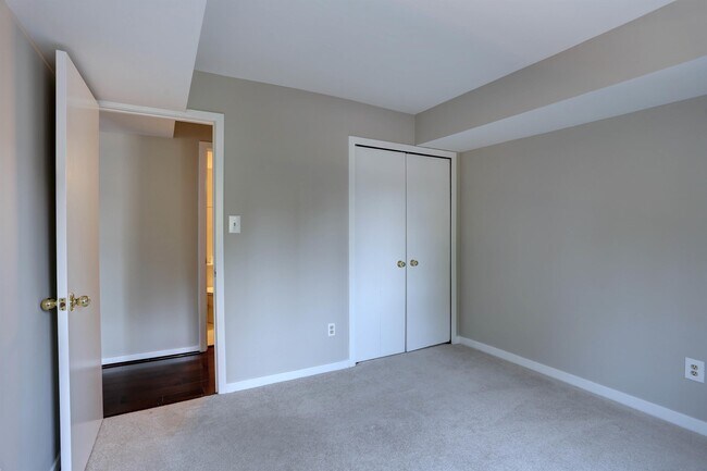 Building Photo - 8906 Battery Pl