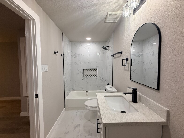 Building Photo - 1519 McKee St