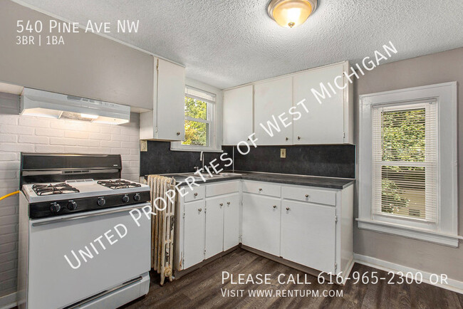 Building Photo - Available Now | 3 Bed 1 Bath Apartment in ...