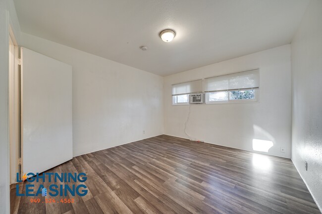 Building Photo - 14759 1/2 Vanowen-4B