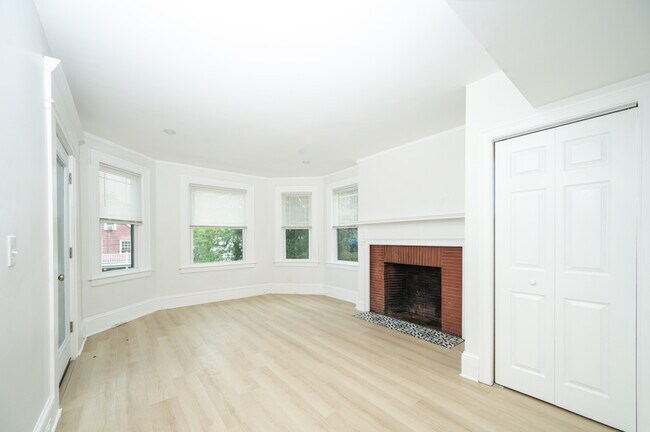 Building Photo - Elmgrove Ave