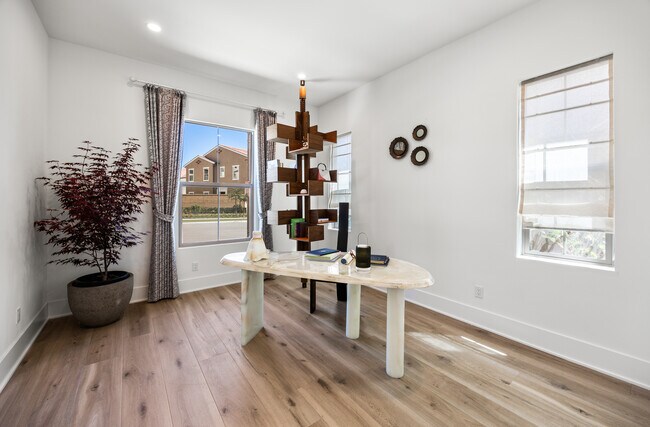 Building Photo - 135 Oakstone