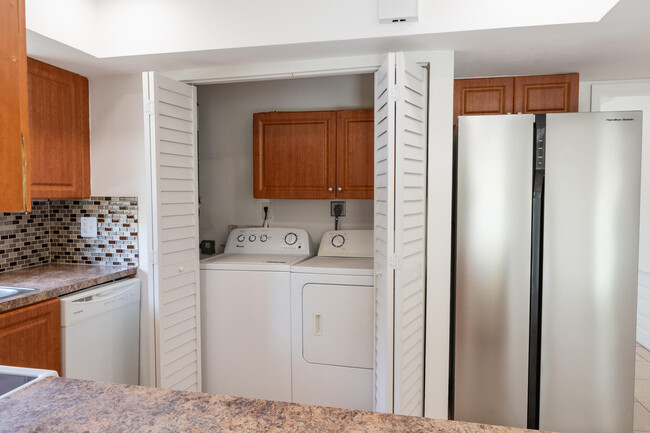 Building Photo - 1253 White Pine Dr