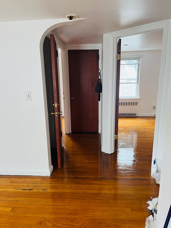 Building Photo - 70 Eileen St