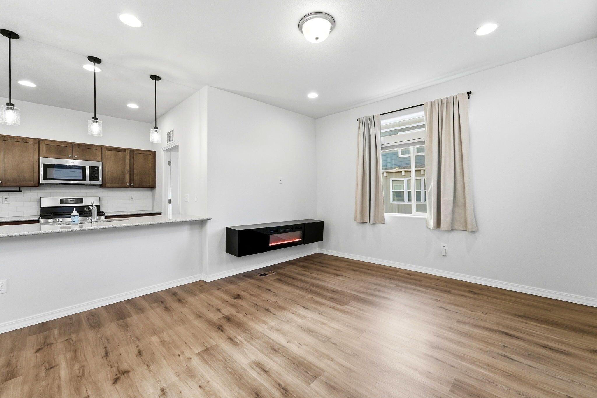 Building Photo - 7421 Marbled Wood Pt