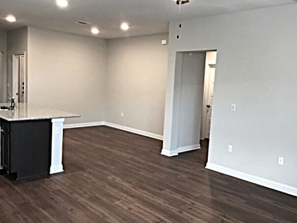Building Photo - 8109 Cottage Rose Dr